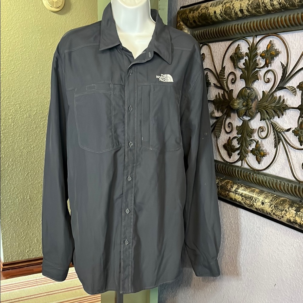 EUC The North Face Men's Gray Shirt - button up - travel & adventure ready Sz L